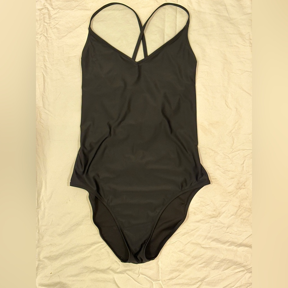 Stylish Women's Swimwear Set - Black, Red, and Blue Patterned - Picture 9 of 14